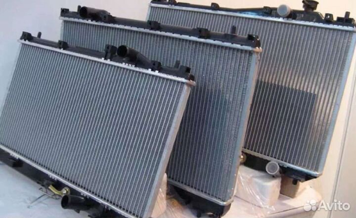 Радиатор охлаждения на все модели иномарок Б/У нов