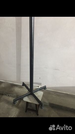 Вешалка напольная металлическая