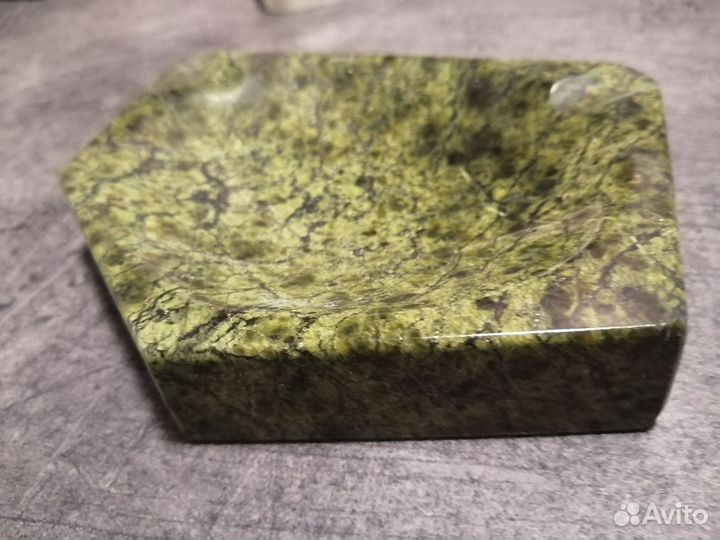 Пепельница новая. Камень змеевик