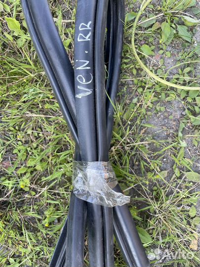 Уплотнитель двери задн правой тойота венза