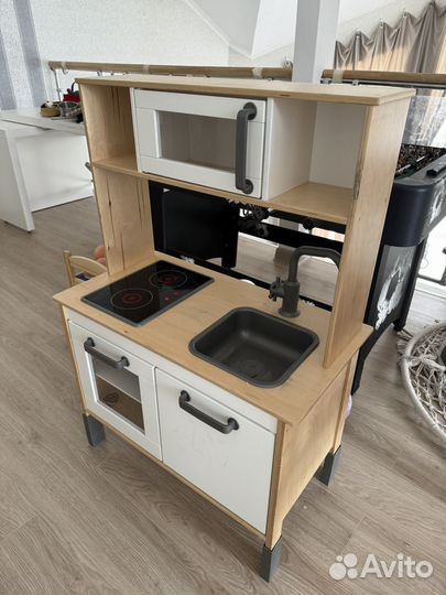 Детская кухня IKEA с посудой