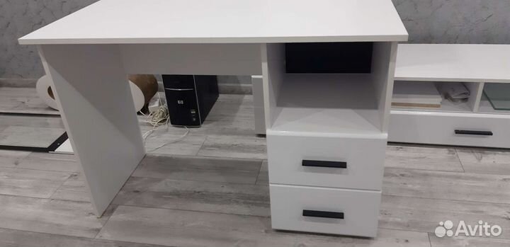 Письменный стол белый новый