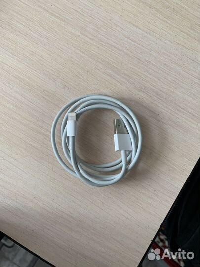 Продаюь 2 провода, лайтинг-usb и 1 тайпси-лайт