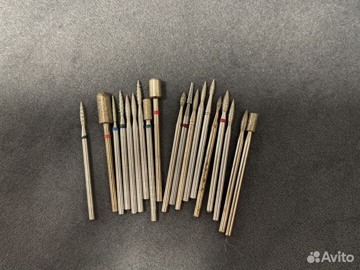 Маникюрные инструменты в подарок гель лаки