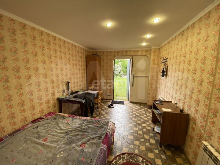 Дом 35 м² на участке 2,5 сот.