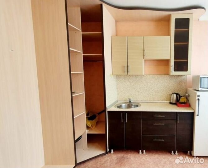 Продам кухонный гарнитуры с прихожей бу