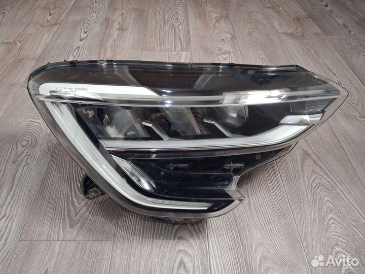 Правая фара на Рено Аркана 2021