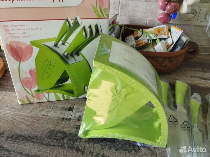 Набор кухонных ножей с подставкой