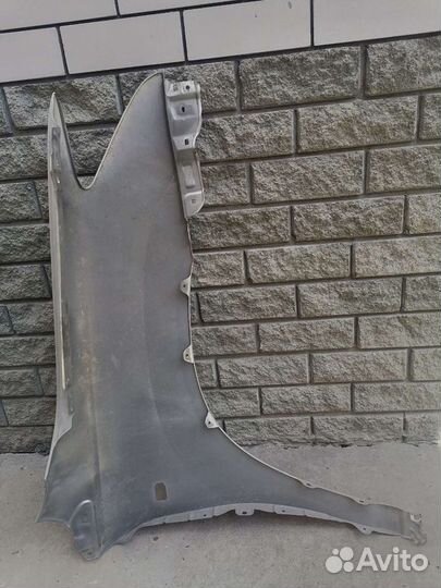 Крыло переднее