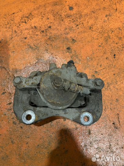 Суппорт передний правый Kia Sportage 2