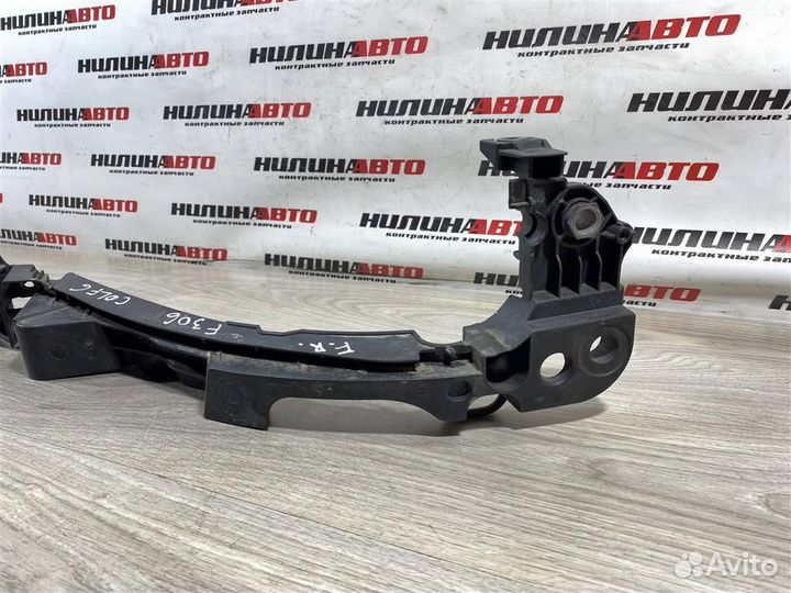 Кронштейн переднего бампера правый VW Гольф 6