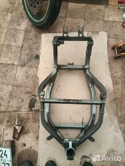 Рама Kawasaki ZZR400-1