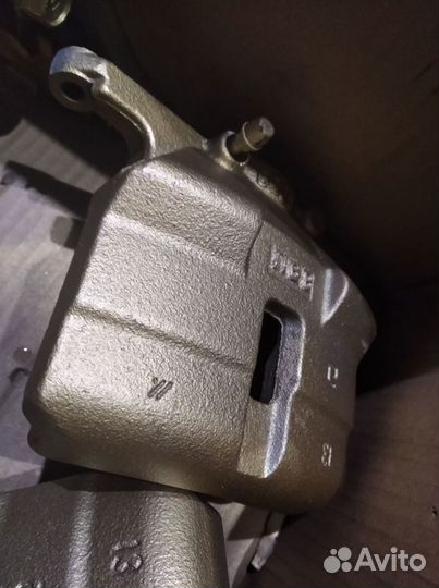 Суппорт передний правый, левый на Ниссан Кашкай