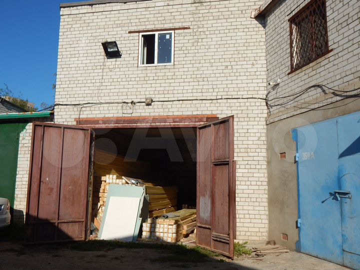 Гараж, > 30 м²