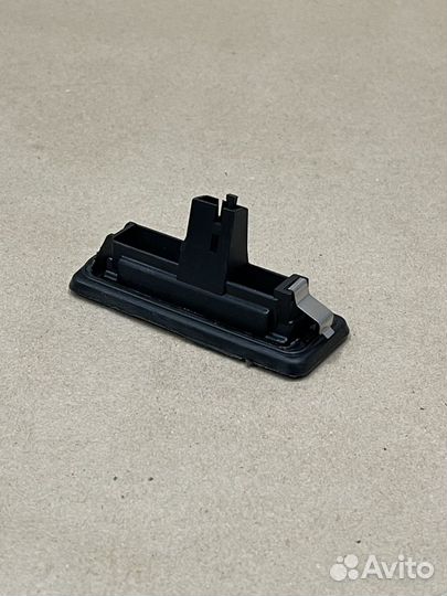 Кнопка багажника VW Skoda Audi VAG 5E0827566