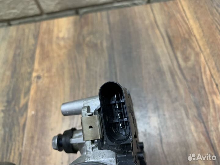 Audi A7 (4G8) Моторчик стеклоочистителей передний