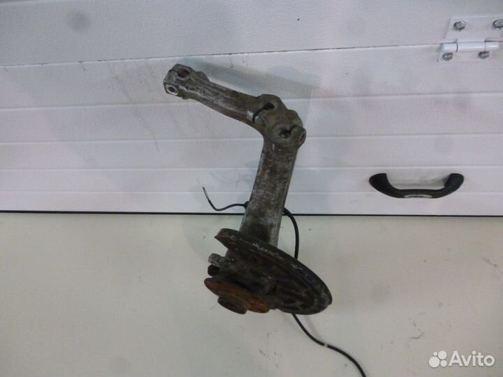 Поворотный кулак правый Audi A4 b6 b7