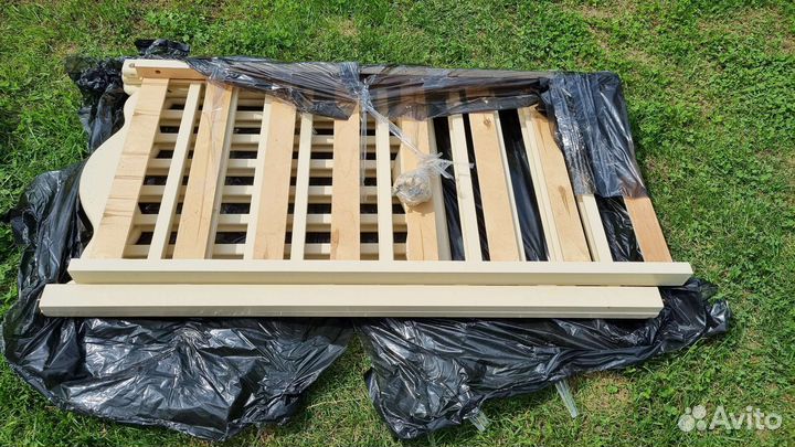 Детская кроватка с продольным маятником