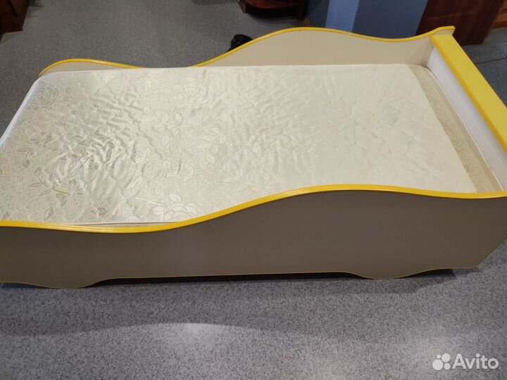 Кровать-машинка