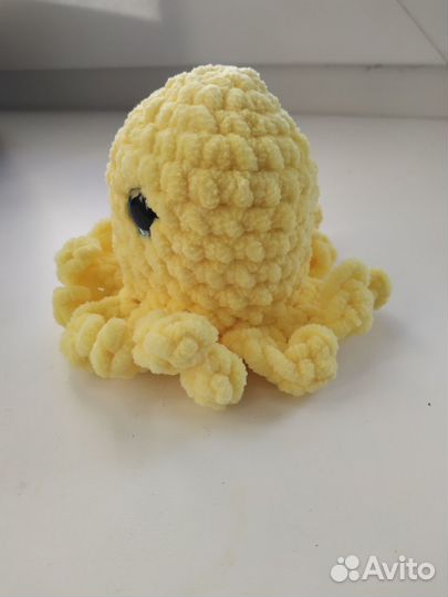 Вязаная игрушка ручной работы 