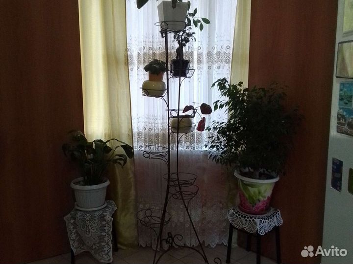 Подставка для цветов напольная металлическая