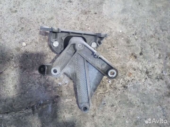 LADA largus, подушка МКПП