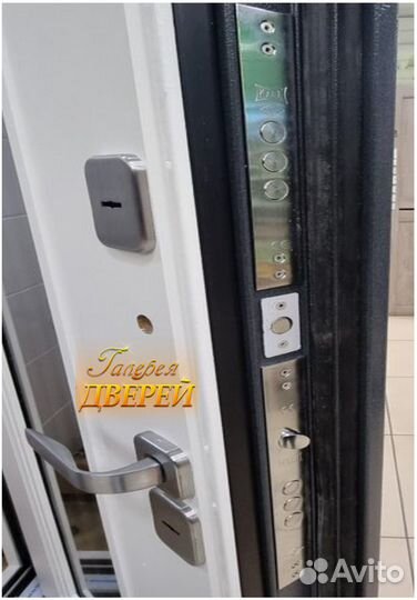 Дверь с терморазрывом и стеклопакетом