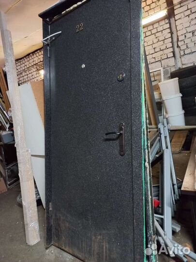 Дверь входная в ассортименте