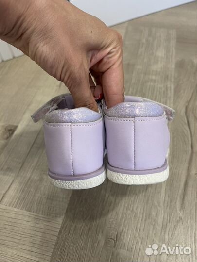 Продам сандалии 24 размер