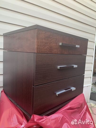 Тумба прикроватная