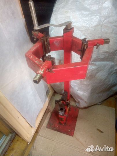 Станок для разборки автомобильных амортизаторов