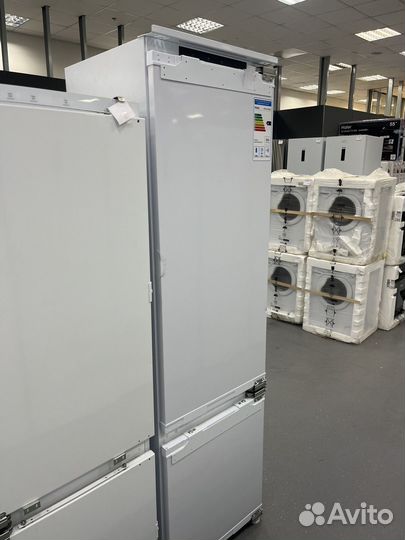 Встраиваемый холодильник Haier HRF310wbru