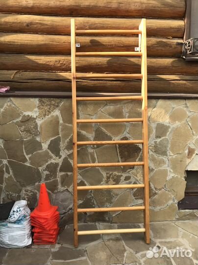 Деревянная шведская стенка