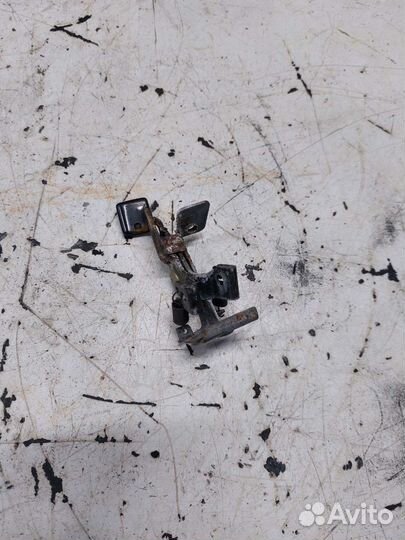 Ручка открывания бензобака Mazda 323 BF