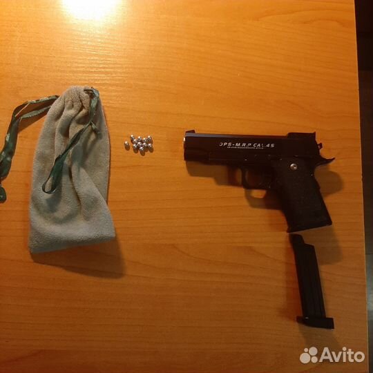 Игрушечный пистолет