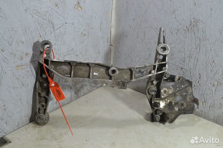 Кронштейн креления компрессора пневмоподвески Volk