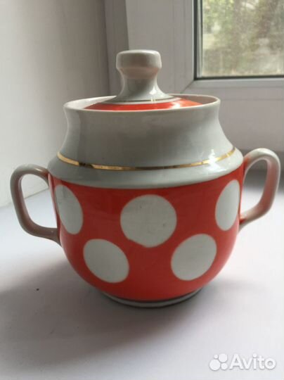 Фарфоровая сахарница
