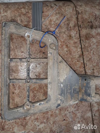 Подножка правая XF95 DAF