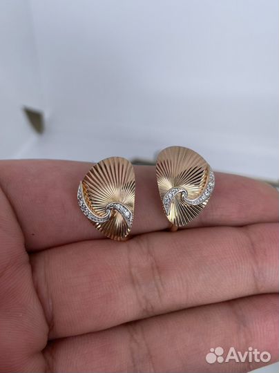 Золотые серьги 