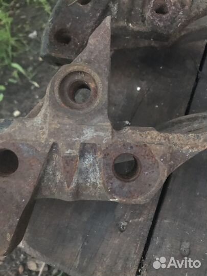 Скоба суппорта