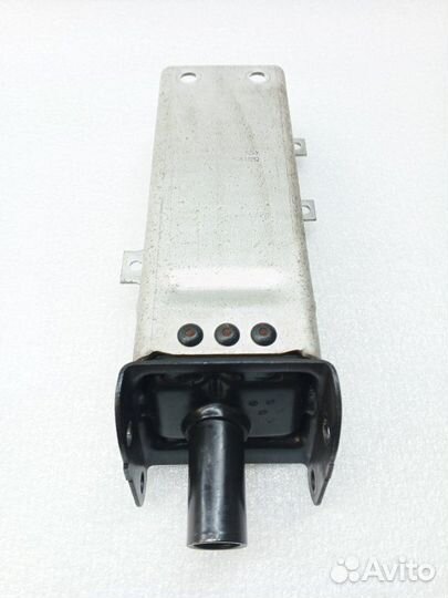 Кронштейн усилителя бампера передний правый