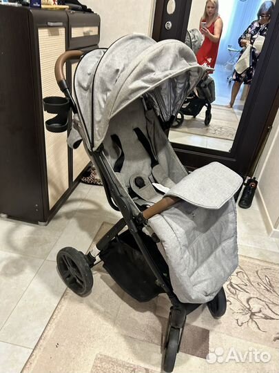 Прогулочная коляска