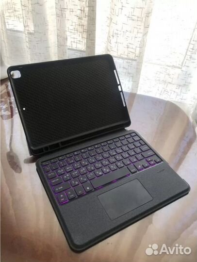 Чехол для iPad с клавиатурой и TouchPad