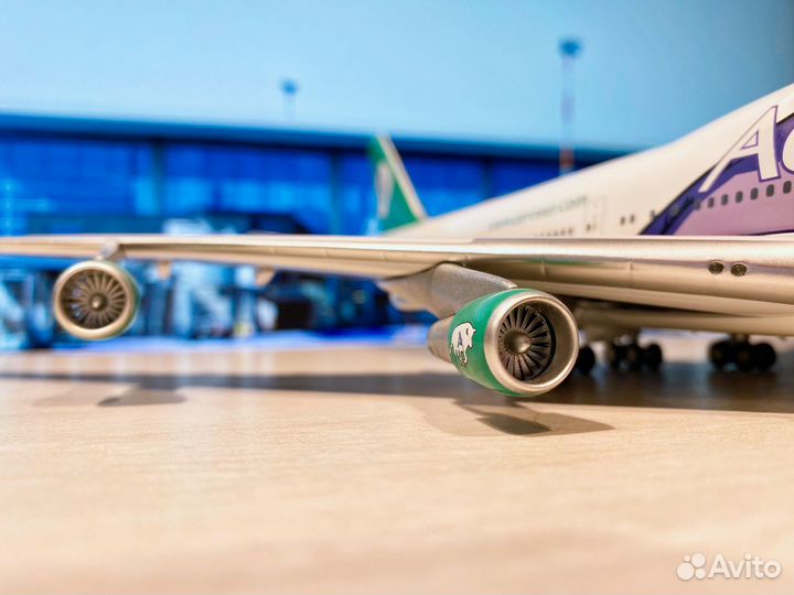 Коллекционная металл. модель самолета Boeing 747