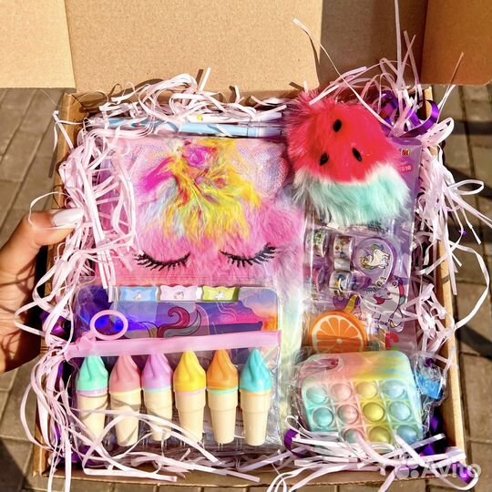 Подарочный канцелярский набор для школьника