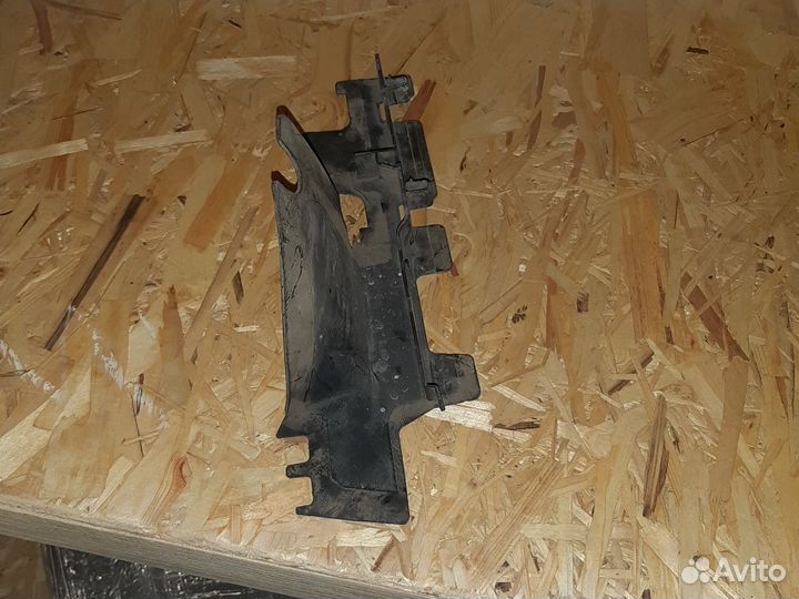 Воздуховод радиатора левый VW golf