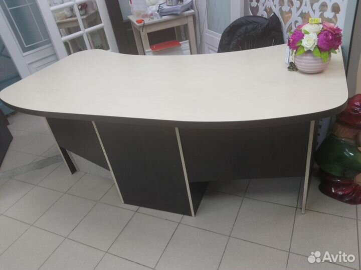 Стол с выдвижными ящиками1900х840