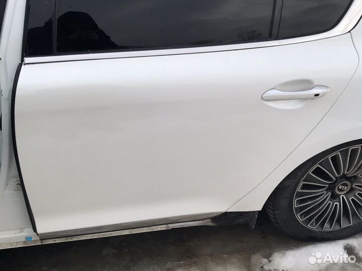 Kia Quoris 2013г задняя левая дверь