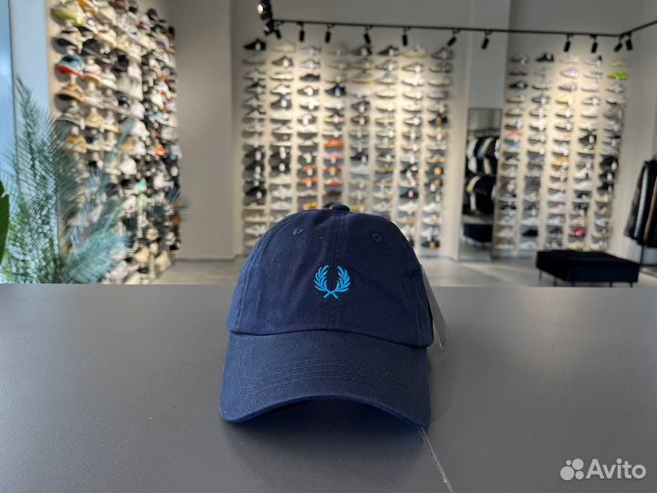 Бейсболка Fred perry в ТЦ Мега Молл