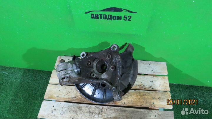 Кулак передний левый Volkswagen Passat B6